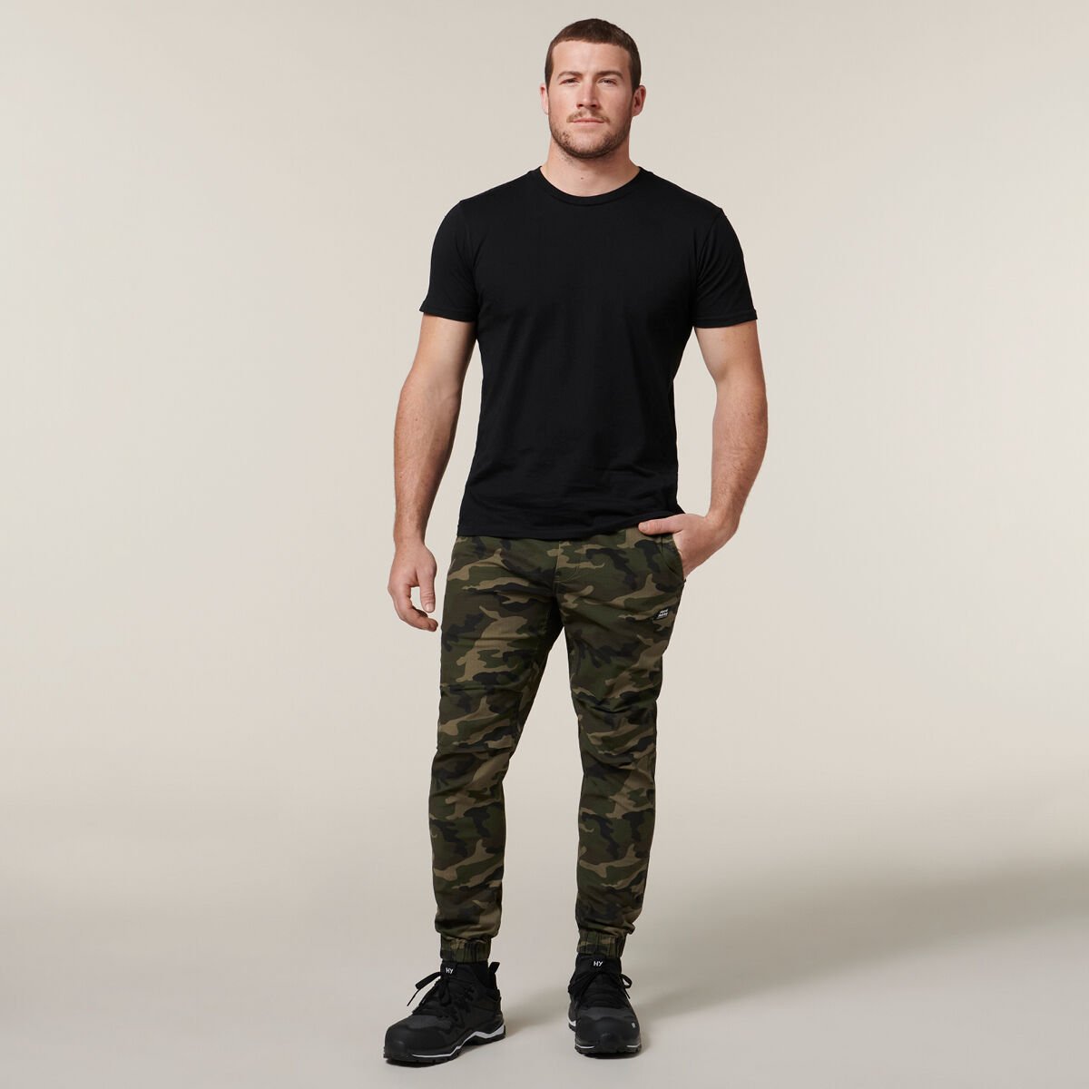 Camouflage jogger clearance pants outfit