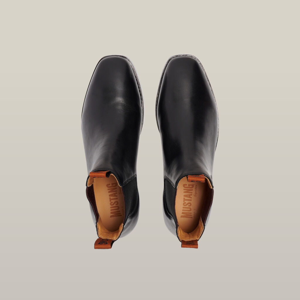 Mustang Signature Pull-up Leather Boot - Black